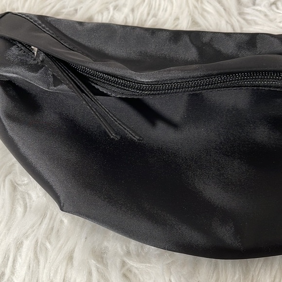 NEW YORK & COMPANY GABRIELLE UNION FANNY PACK BLACK & WHITE NEW - Picture 2 of 8